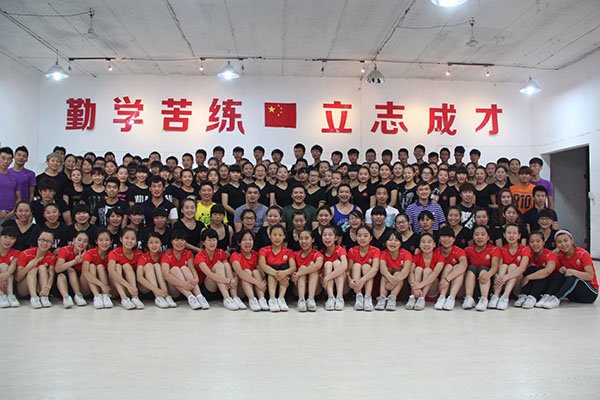 2014年聘请专家莅临我校指导留念
