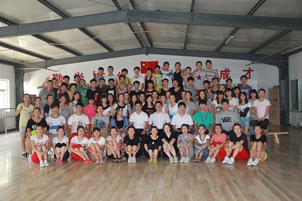 2013级我校学生万达校区测试留念